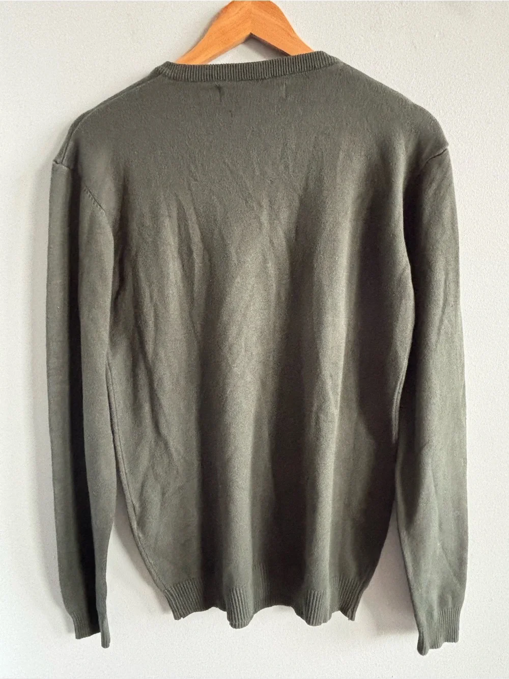 XRAY Jeans Men's Olive Green V-Neck Pullover Knit Sweater Size Medium